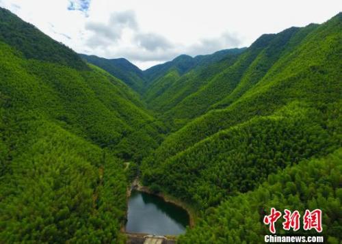  資料圖：2017年7月19日，航拍江西母親河——贛江源頭。