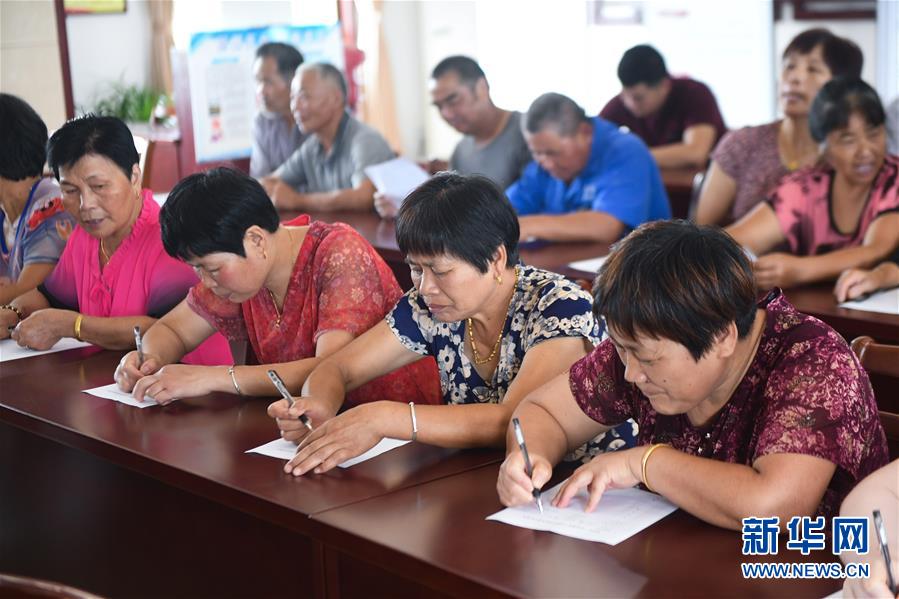 (新時代文明實踐·圖文互動)(9)文明春風入萬(wan) 家——新時代文明實踐中心助推黨(dang) 的創新理論在基層落地生根